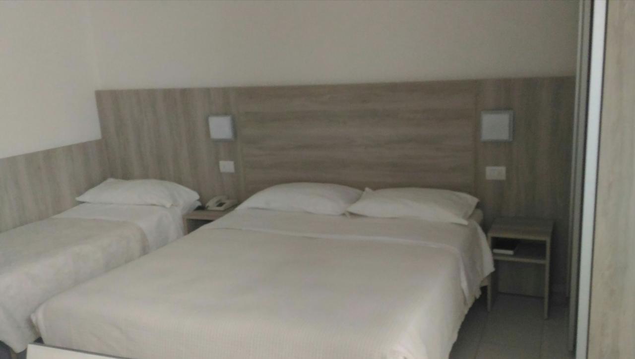 Hotel Monti Rimini Buitenkant foto